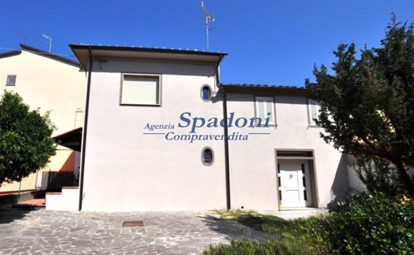 casa indipendente in vendita a Pescia in zona Castellare