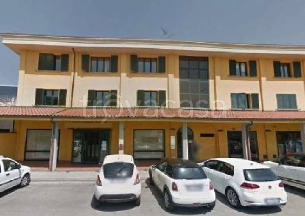 ufficio in vendita a Pescia in zona Castellare
