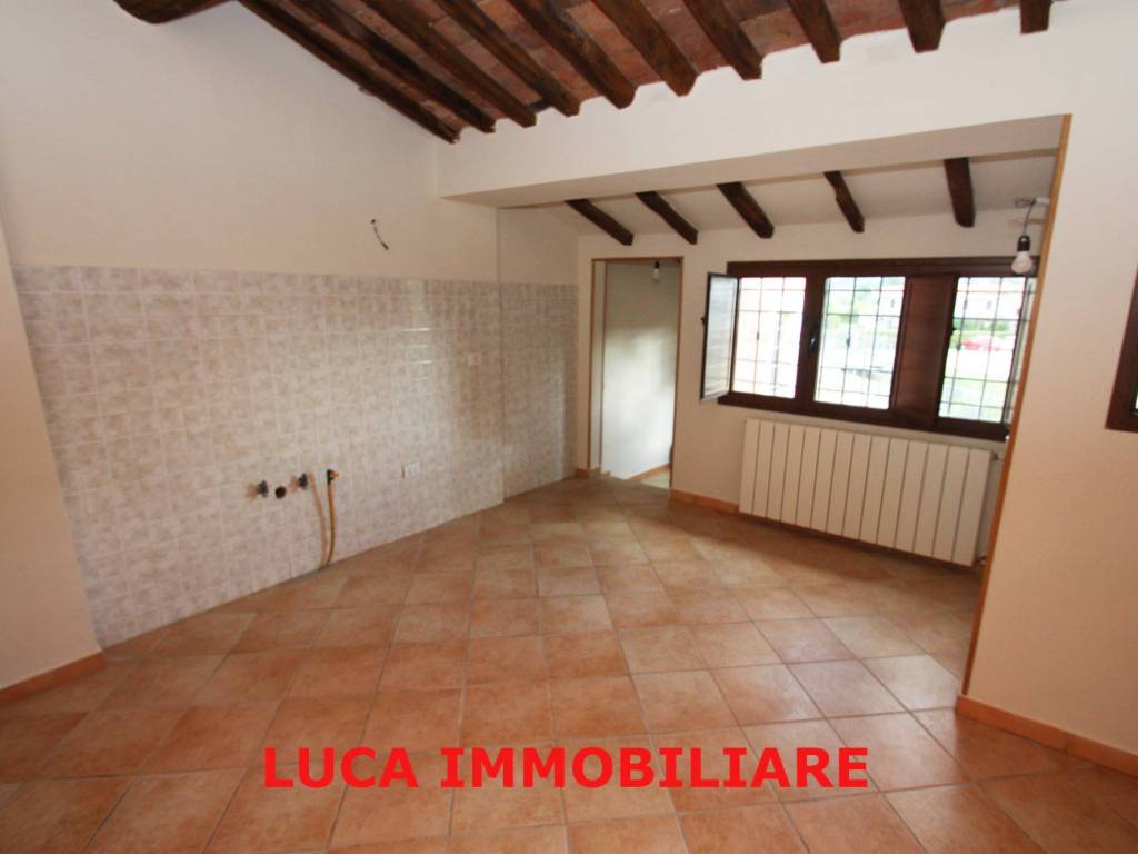 appartamento in vendita a Pescia in zona Pescia Morta