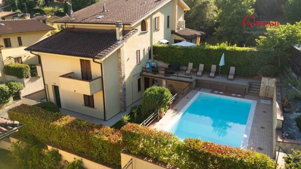 casa indipendente in vendita a Pescia in zona Castellare