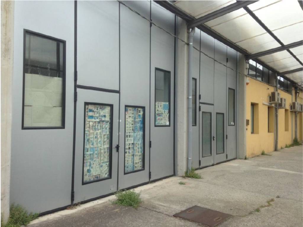 locale commerciale in vendita a Pescia in zona Collodi