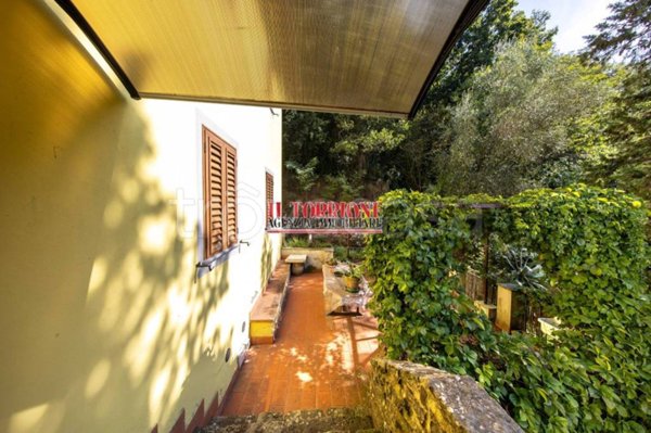 casa indipendente in vendita a Pescia