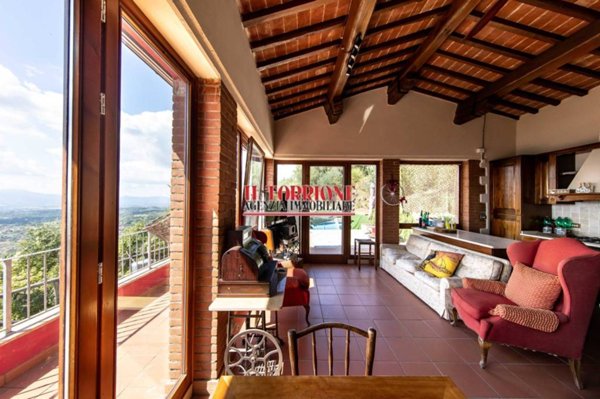 casa indipendente in vendita a Pescia