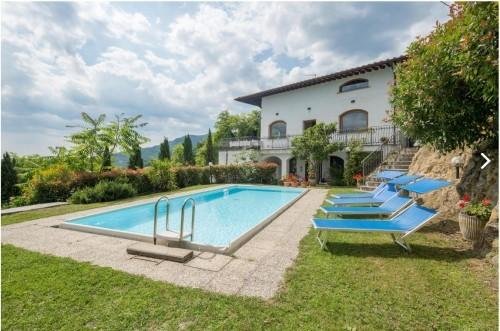 casa indipendente in vendita a Pescia
