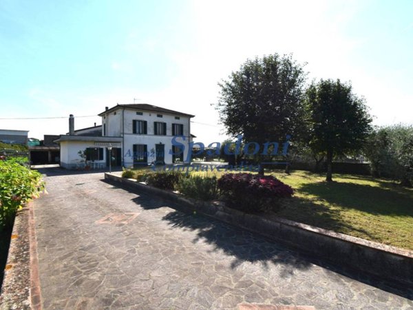 casa indipendente in vendita a Pescia in zona Pescia Morta