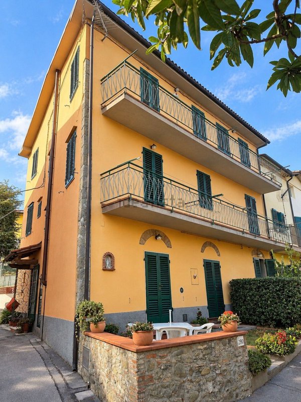 appartamento in vendita a Pescia in zona Collodi