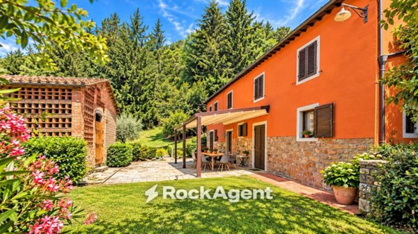 casa indipendente in vendita a Pescia in zona Medicina