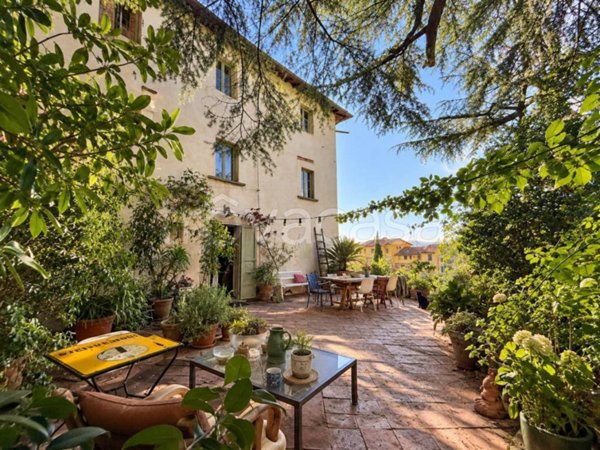 casa indipendente in vendita a Pescia