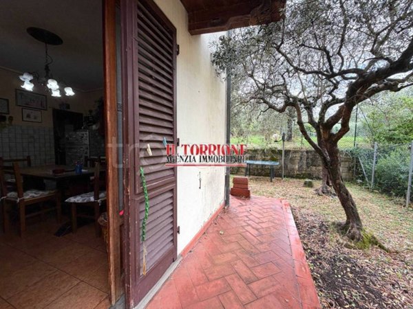 casa indipendente in vendita a Pescia in zona Castellare