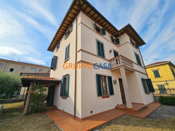 casa indipendente in vendita a Pescia in zona Castellare