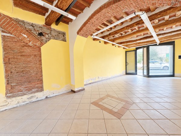 locale commerciale in vendita a Pescia in zona Castellare