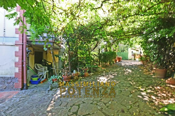 appartamento in vendita a Pescia in zona Collodi