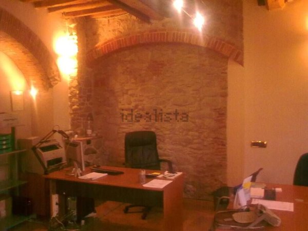 locale commerciale in vendita a Pescia in zona Fibbialla