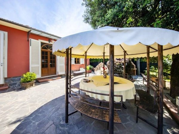 casa indipendente in vendita a Pescia in zona Collodi