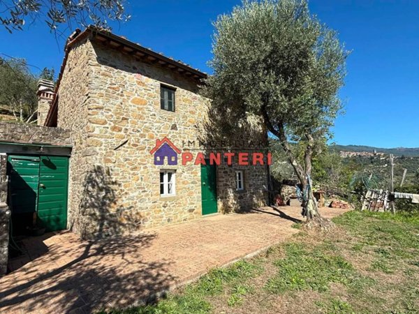 casa indipendente in vendita a Pescia in zona San Quirico