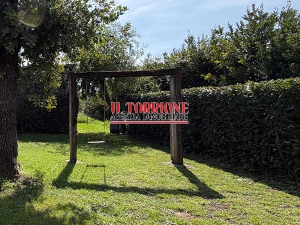 casa indipendente in vendita a Pescia in zona Veneri
