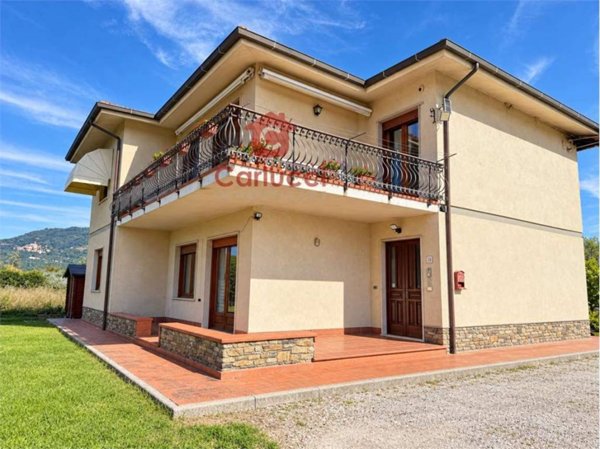 casa indipendente in vendita a Pescia in zona Chiodo