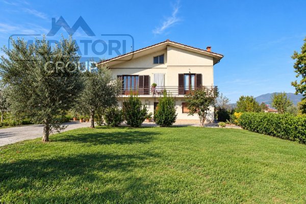 casa indipendente in vendita a Pescia