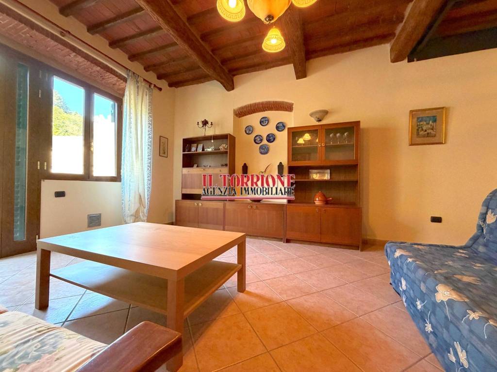 casa indipendente in vendita a Pescia