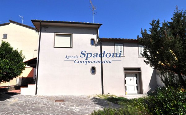 casa indipendente in vendita a Pescia in zona Castellare