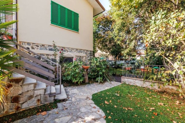 appartamento in vendita a Pescia in zona Castellare