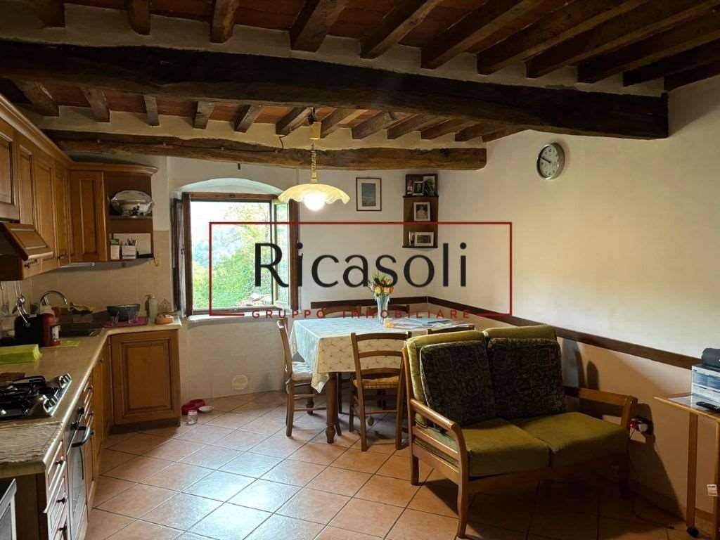 casa indipendente in vendita a Pescia in zona Castelvecchio