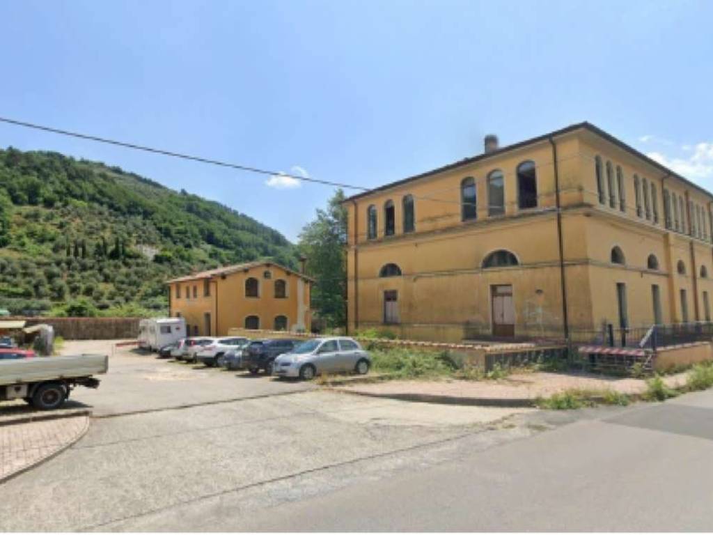 ufficio in vendita a Pescia in zona Pescia Morta