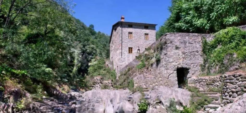 casa indipendente in vendita a Pescia