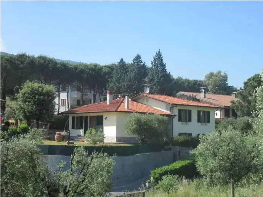 casa indipendente in vendita a Pescia in zona Collodi