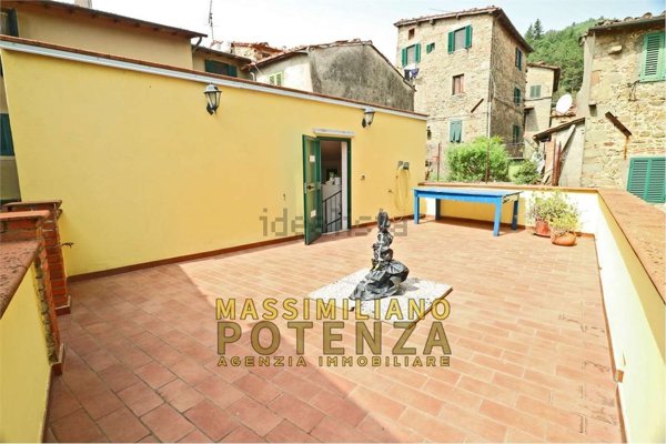 casa indipendente in vendita a Pescia in zona San Quirico