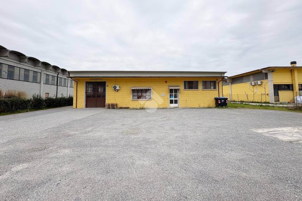 locale commerciale in vendita a Pieve a Nievole