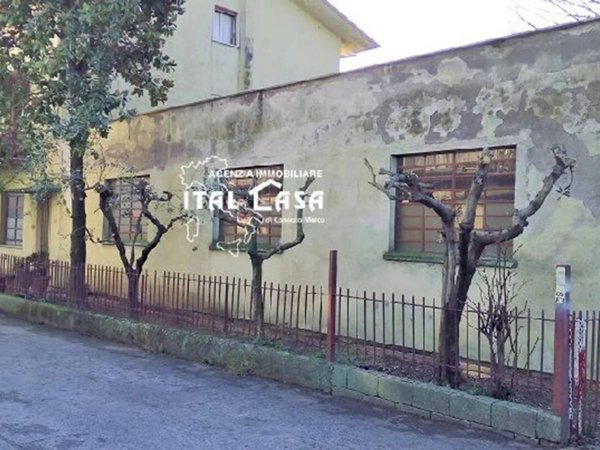 locale commerciale in vendita a Pieve a Nievole