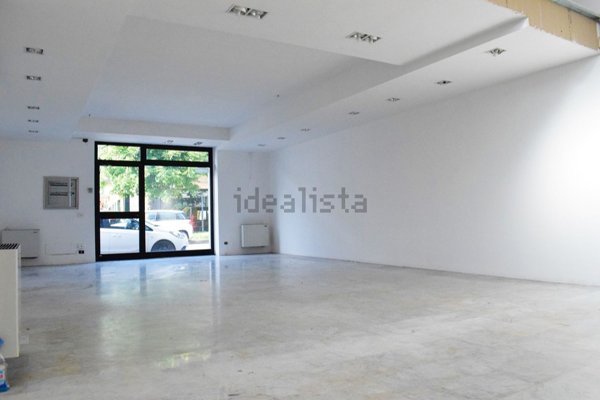 locale commerciale in vendita a Pieve a Nievole in zona Poggetto