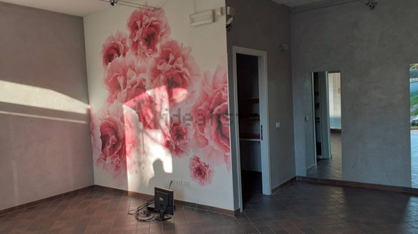 locale commerciale in vendita a Pieve a Nievole in zona Poggetto