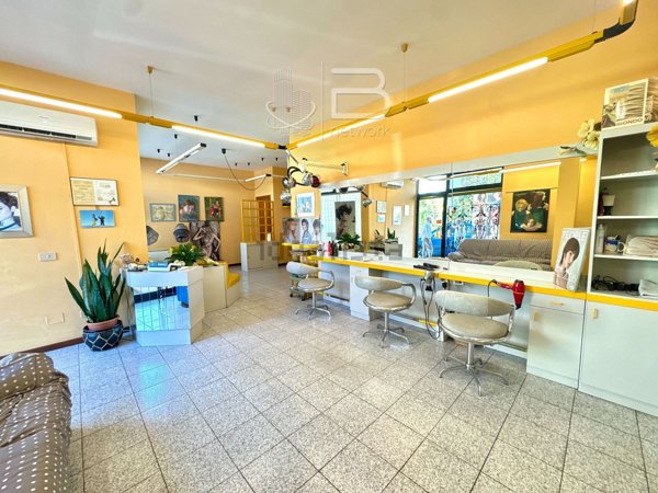 locale commerciale in vendita a Pieve a Nievole in zona Poggetto