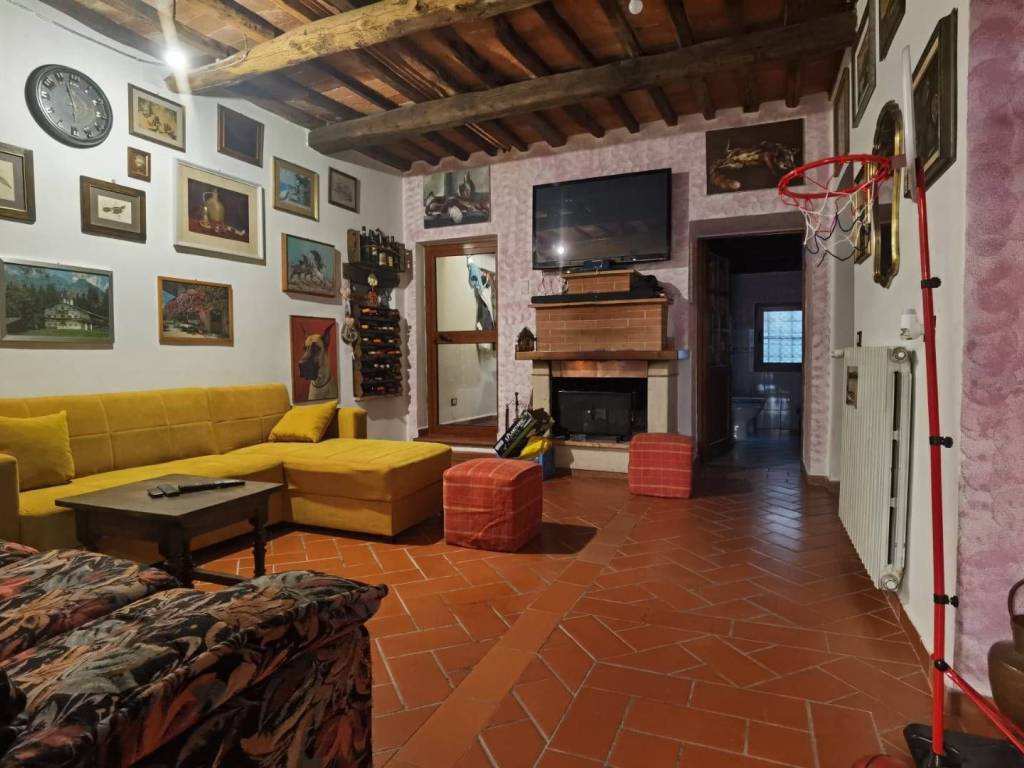 casa indipendente in vendita a Pistoia in zona San Felice