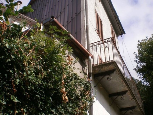 casa indipendente in vendita a Pistoia in zona Pracchia