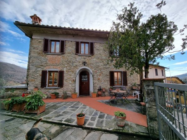 casa indipendente in vendita a Pistoia in zona Baggio
