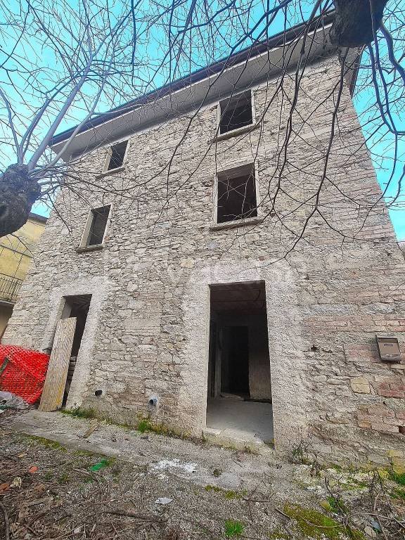 casa indipendente in vendita a Pistoia in zona Le Grazie