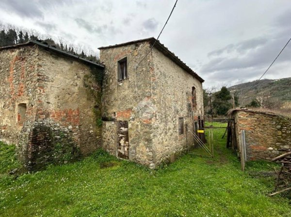 casa indipendente in vendita a Pistoia in zona Campiglio