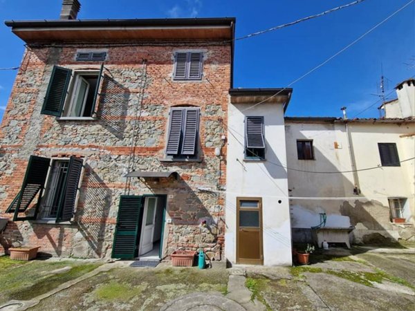 casa indipendente in vendita a Pistoia in zona Spazzavento