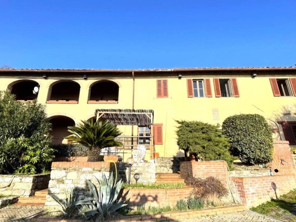 casa indipendente in vendita a Pistoia in zona Spazzavento