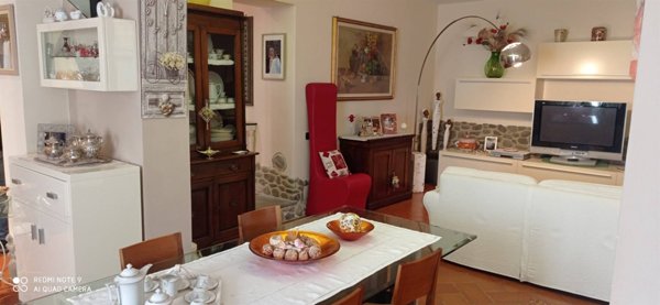 casa indipendente in vendita a Pistoia in zona Bottegone
