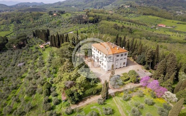 villa in vendita a Pistoia in zona Centro Città