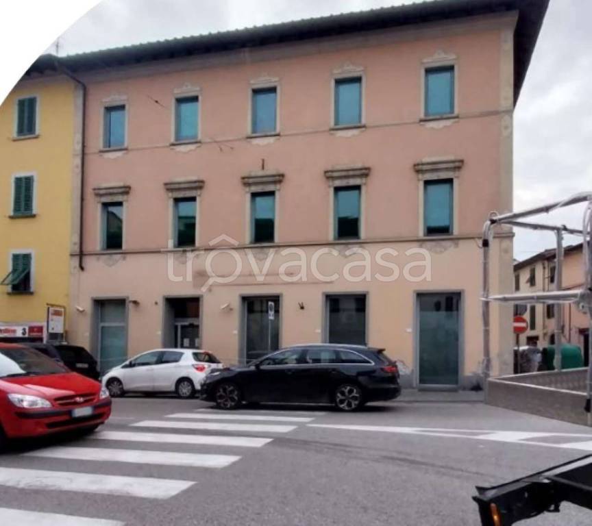 negozio in vendita a Pistoia in zona Centro Città