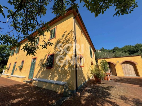 casa indipendente in vendita a Pistoia in zona Centro Città