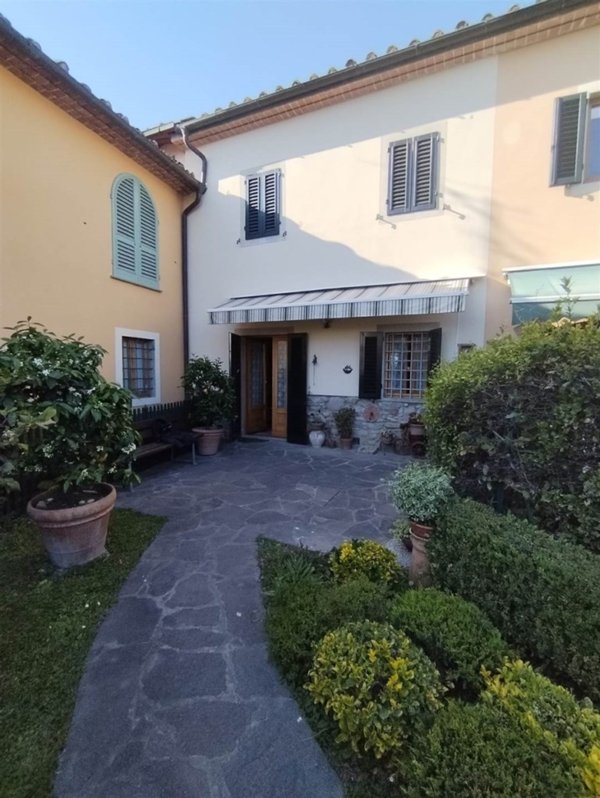 casa indipendente in vendita a Pistoia