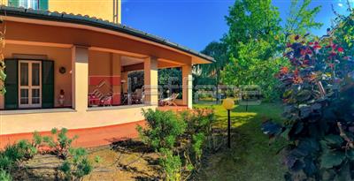 casa indipendente in vendita a Pistoia in zona Centro Città