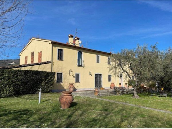 casa indipendente in vendita a Pistoia