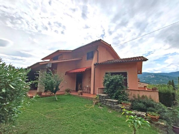 casa indipendente in vendita a Pistoia in zona Campiglio